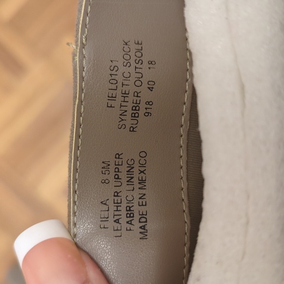 Barely worn high heel boots - Picture 5 of 5